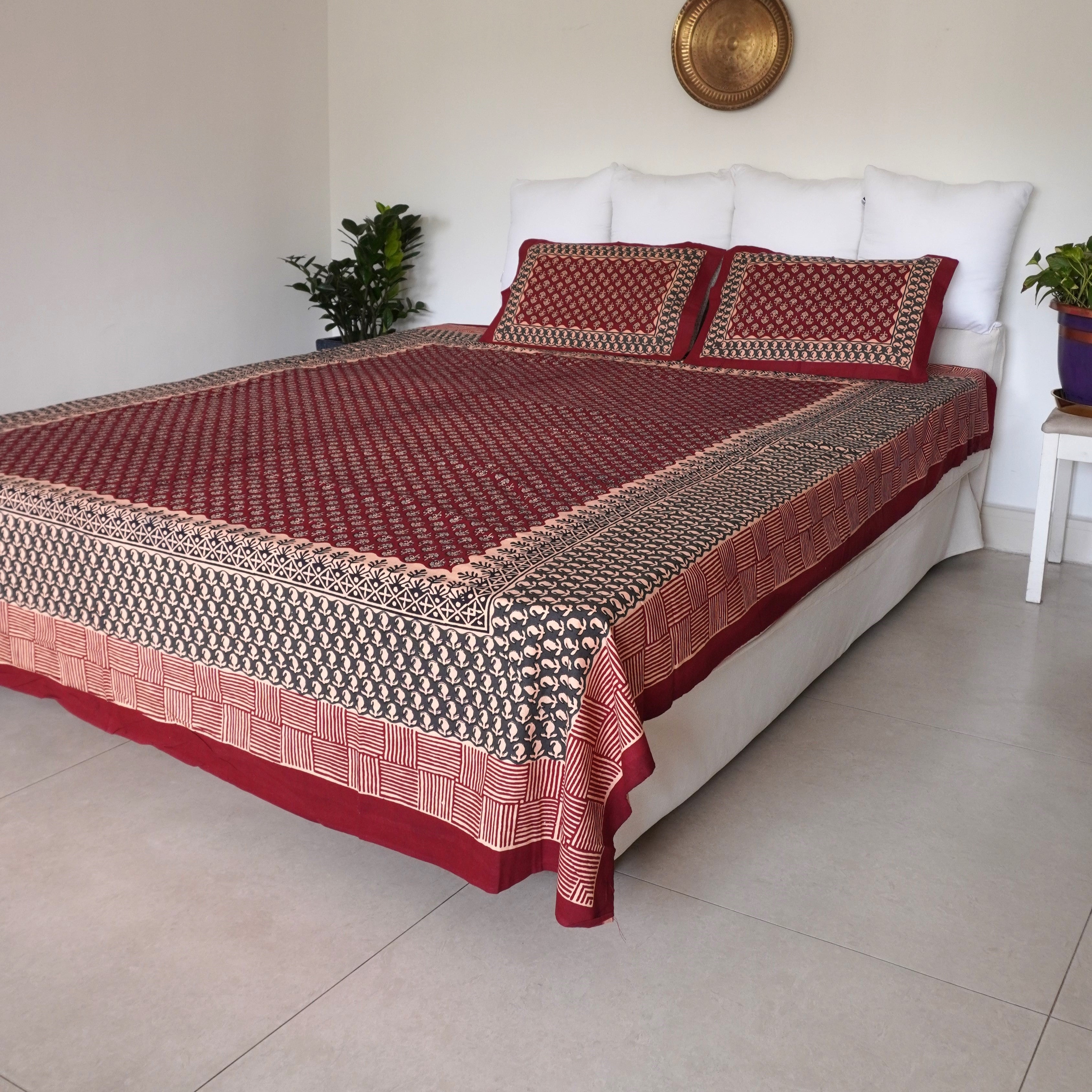 Bold Paisley Double Bedsheet