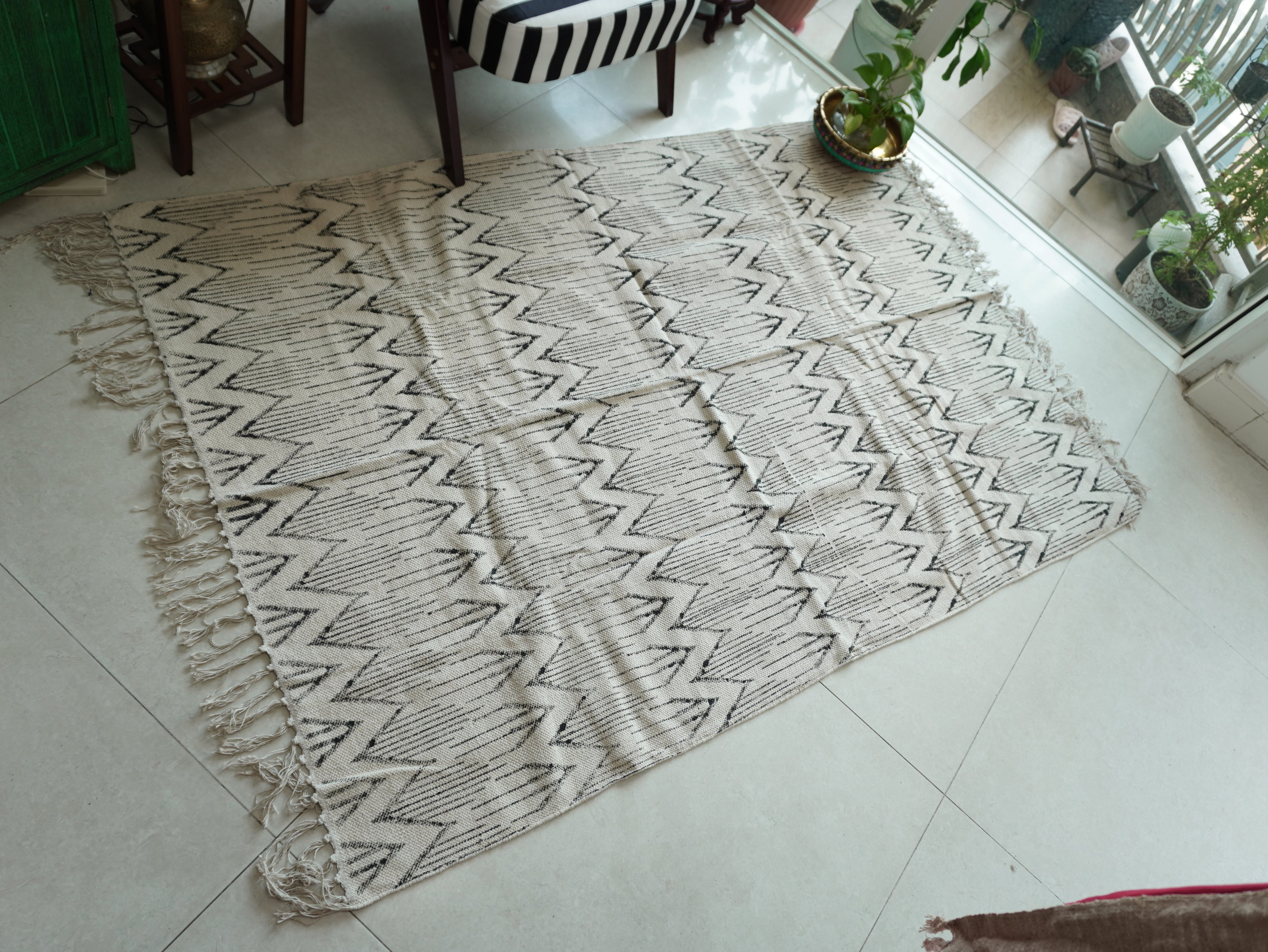 The Graphic Zigzag Hand Block Printed Rug ( 4x6 Ft )