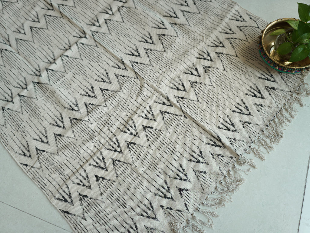 The Graphic Zigzag Hand Block Printed Rug ( 4x6 Ft )