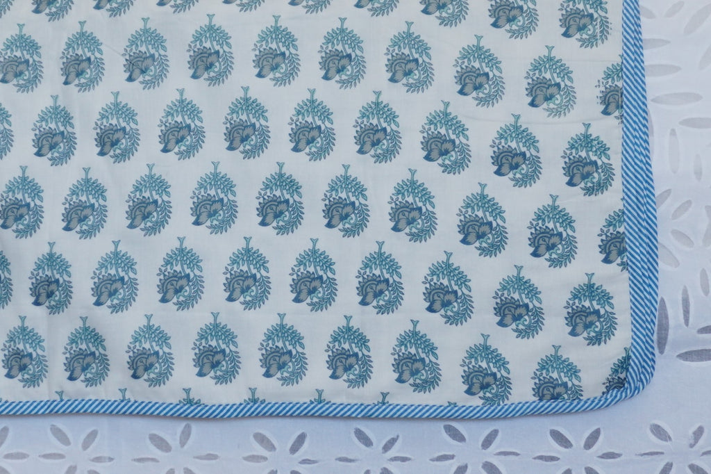 Blue-Daisies Dohar/AC Comforter Queen Size