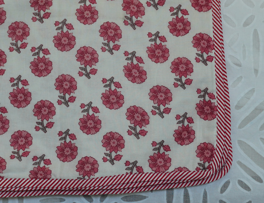 Daisies Dohar/AC Comforter Queen Size