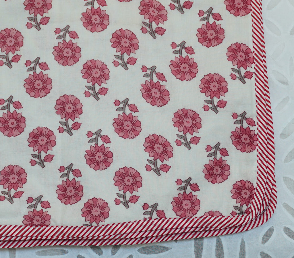 Daisies Dohar/AC Comforter Queen Size