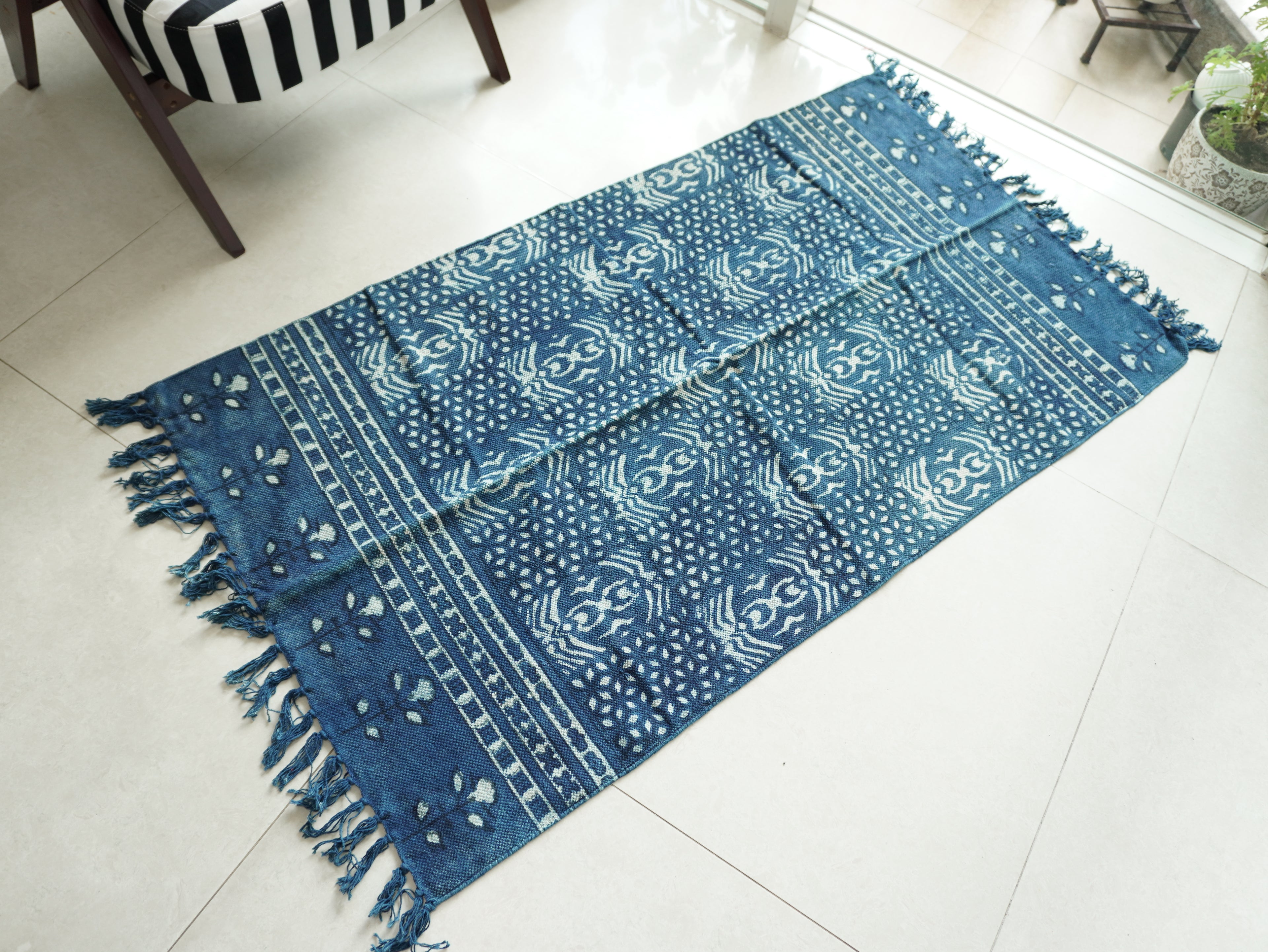 Flora Frame Indigo Rug ( 3x5 Ft )