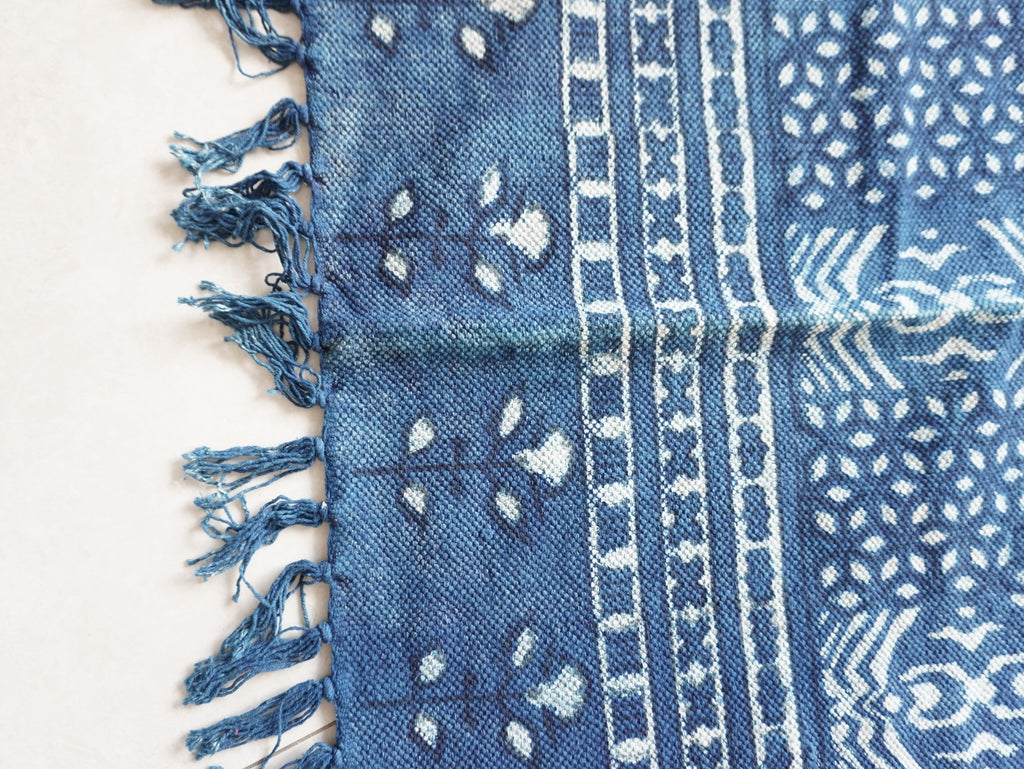 Flora Frame Indigo Rug ( 3x5 Ft )