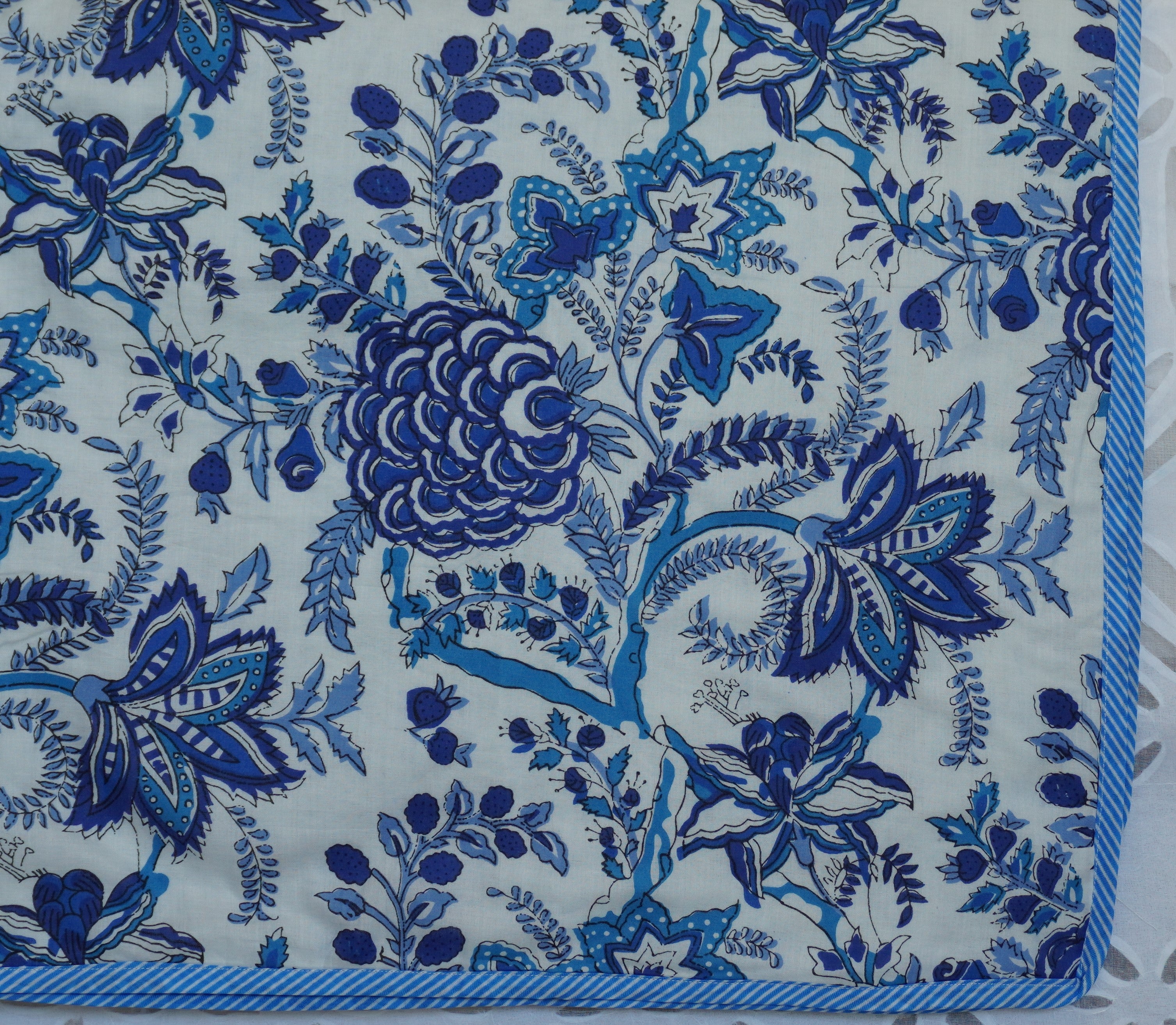 lapiz Dohar/AC Comforter Queen Size