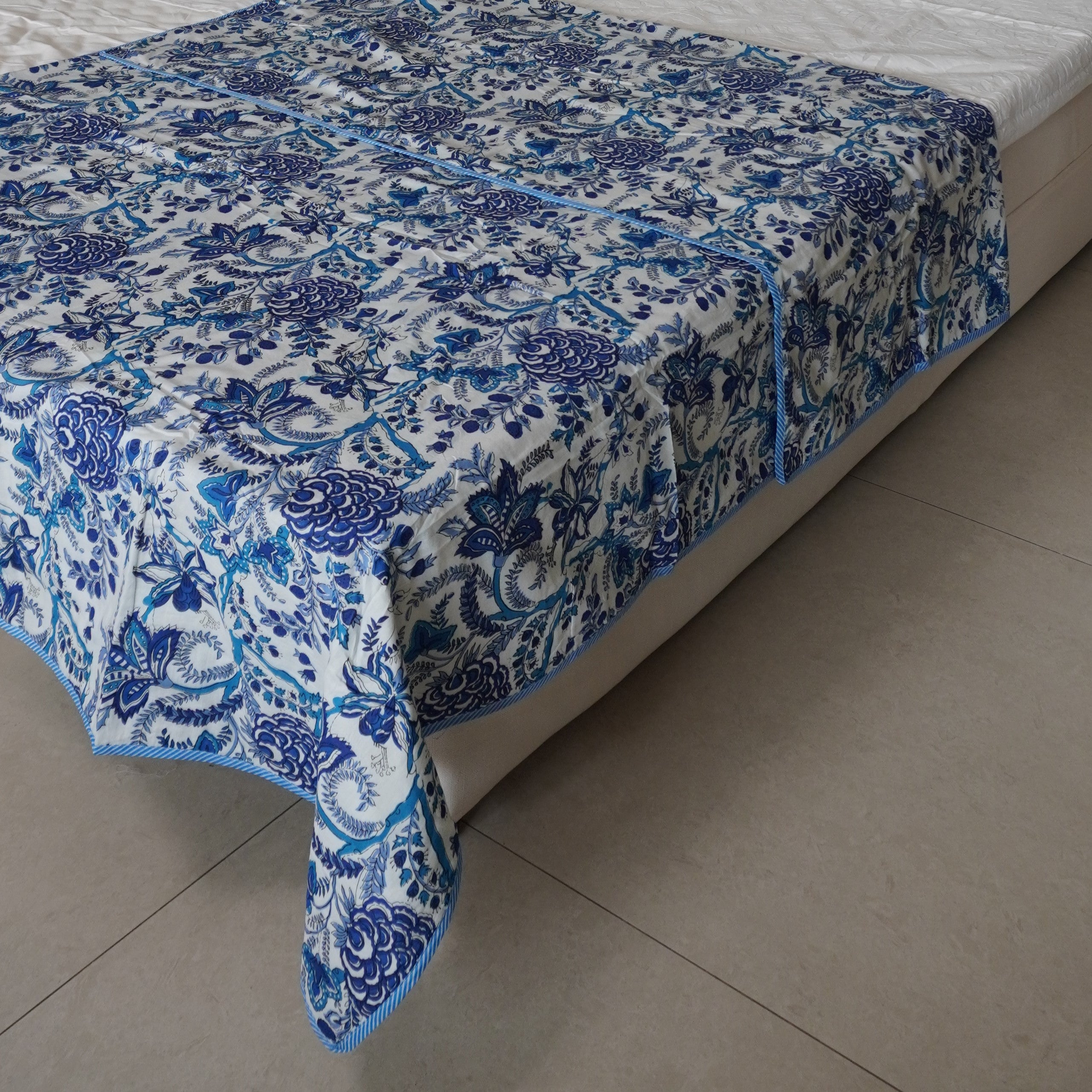 lapiz Dohar/AC Comforter Queen Size