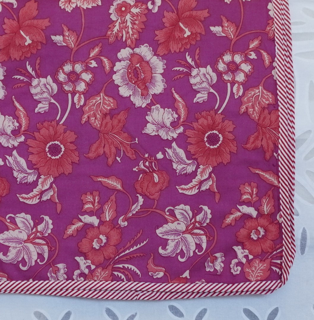 Raspberry Dohar/AC Comforter Queen Size